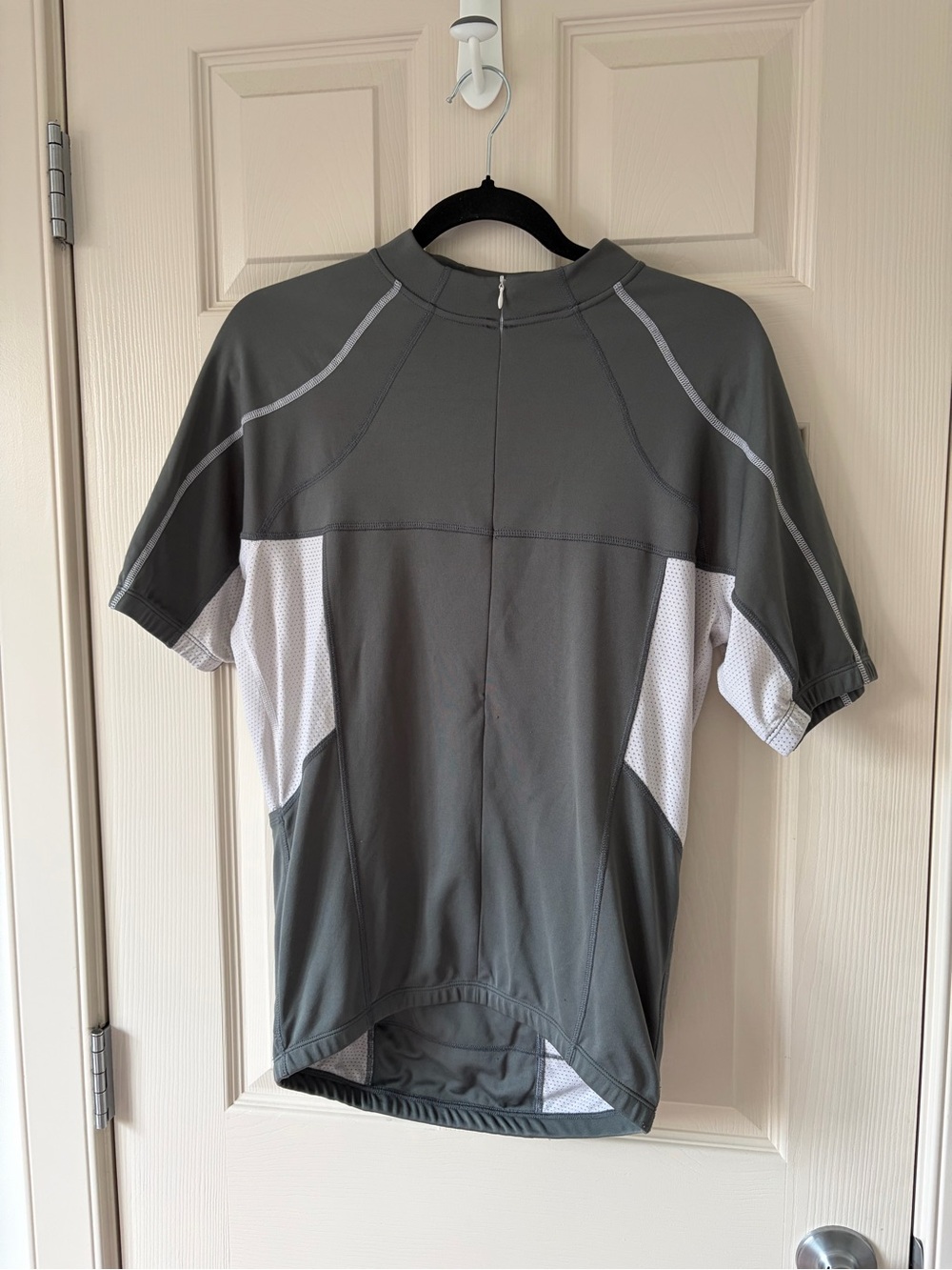🦋 LULULEMON - Vintage Green Mens Medium Biking Top